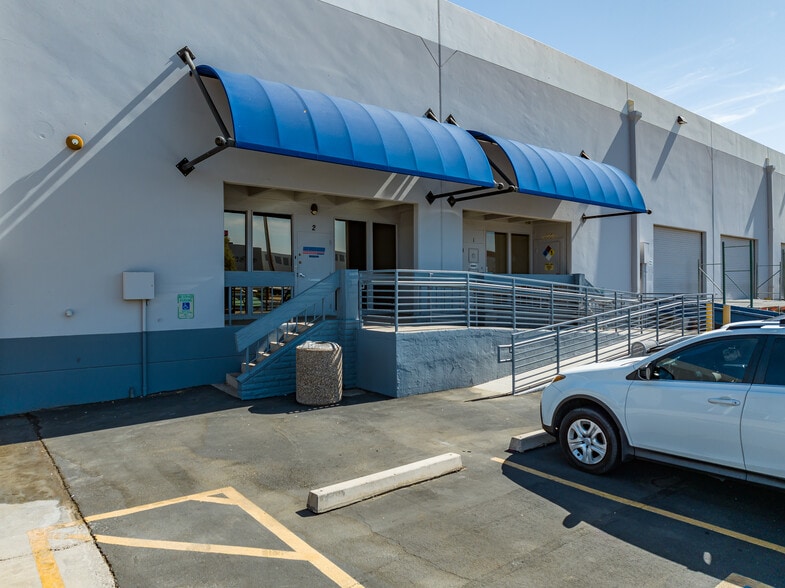 800 W Fairmont Dr, Tempe, AZ for lease - Building Photo - Image 2 of 6