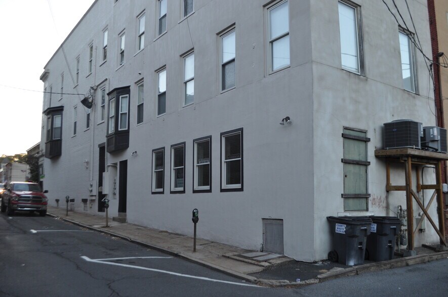 100 N Centre St, Pottsville, PA à louer - Photo du bâtiment - Image 2 de 6