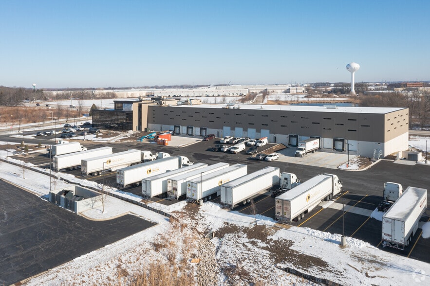 1425 Madeline Ln, Elgin, IL for lease - Building Photo - Image 3 of 5