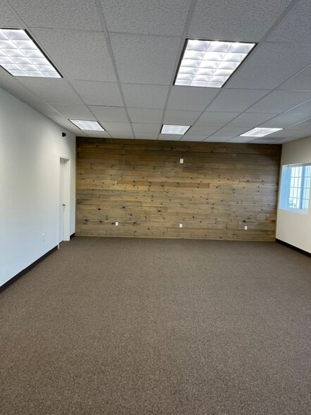 325 Tech Way, Grants Pass, OR for lease - Building Photo - Image 2 of 6