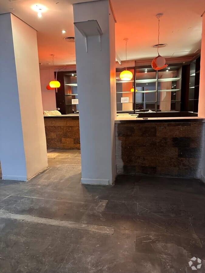 Madrid, MAD 28036 - - - Photo intérieure - Image 1 of 7