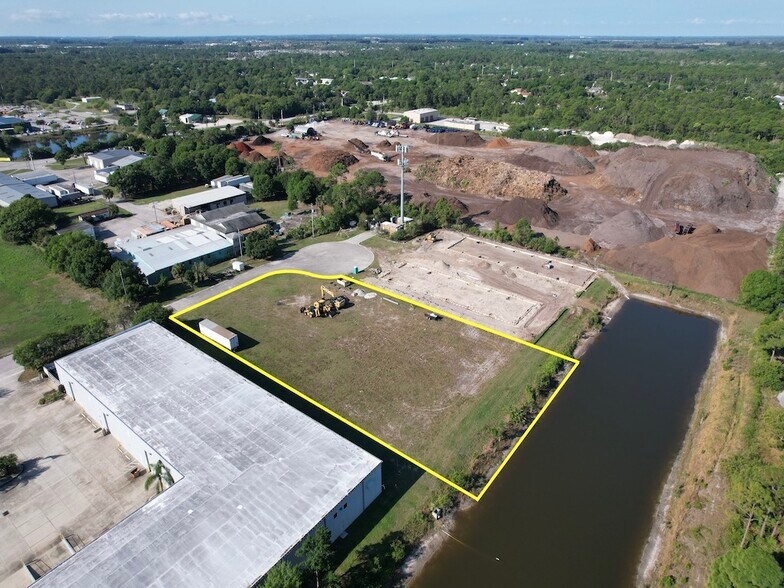 5000 42nd pl, Vero Beach, FL à vendre - Photo du bâtiment - Image 3 de 19