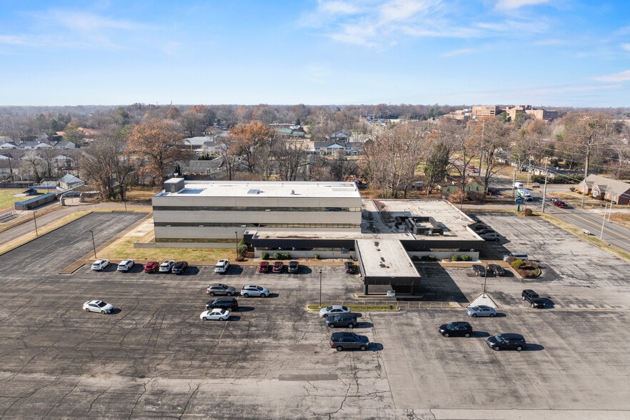 4411 Washington Ave, Evansville, IN à louer - Photo du bâtiment - Image 3 de 18