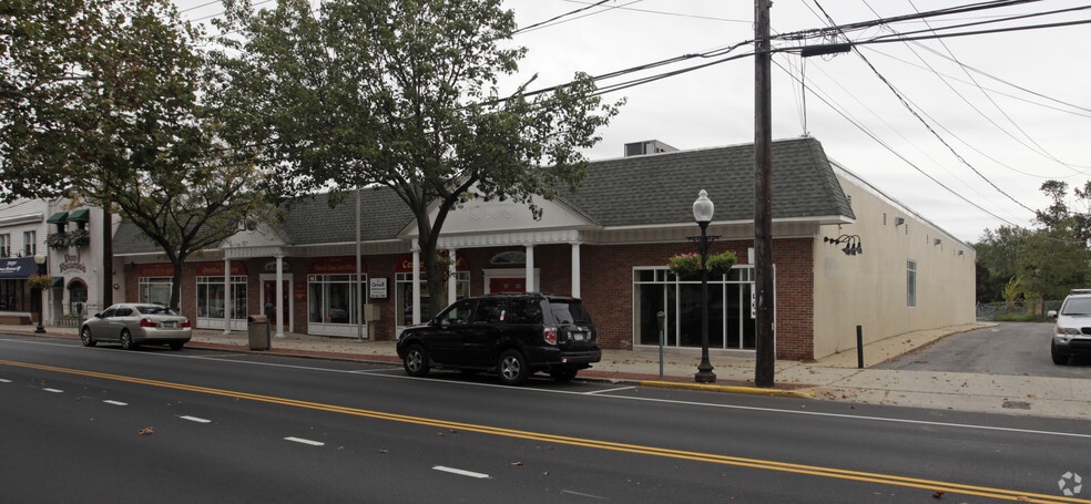 72 E Main St, Babylon, NY for lease - Building Photo - Image 3 of 4