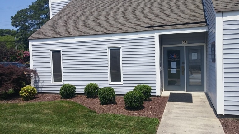 710 Denbigh Blvd, Newport News, VA for lease Primary Photo- Image 1 of 12