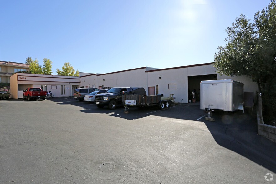 3067 Alhambra Dr, Shingle Springs, CA à vendre - Photo principale - Image 1 de 8