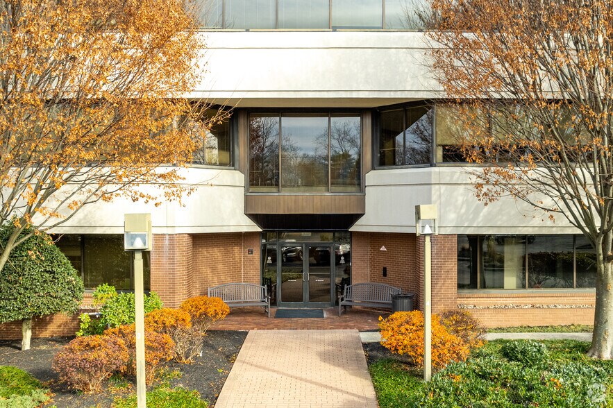 901 Lincoln Dr W, Marlton, NJ à louer - Photo du bâtiment - Image 3 de 8