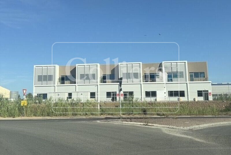 Local d'activités dans Marignane à vendre - Photo du bâtiment - Image 2 de 14