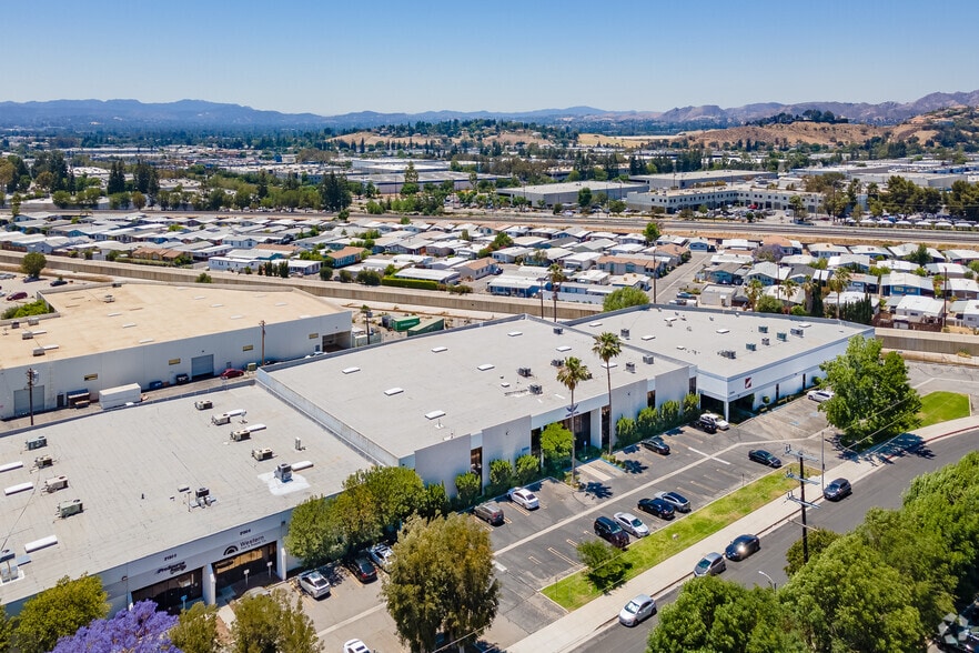 21330 Superior St, Chatsworth, CA for lease - Building Photo - Image 3 of 5