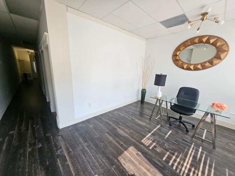 1047 S Big Bend Blvd, Saint Louis, MO for lease - Building Photo - Image 3 of 8