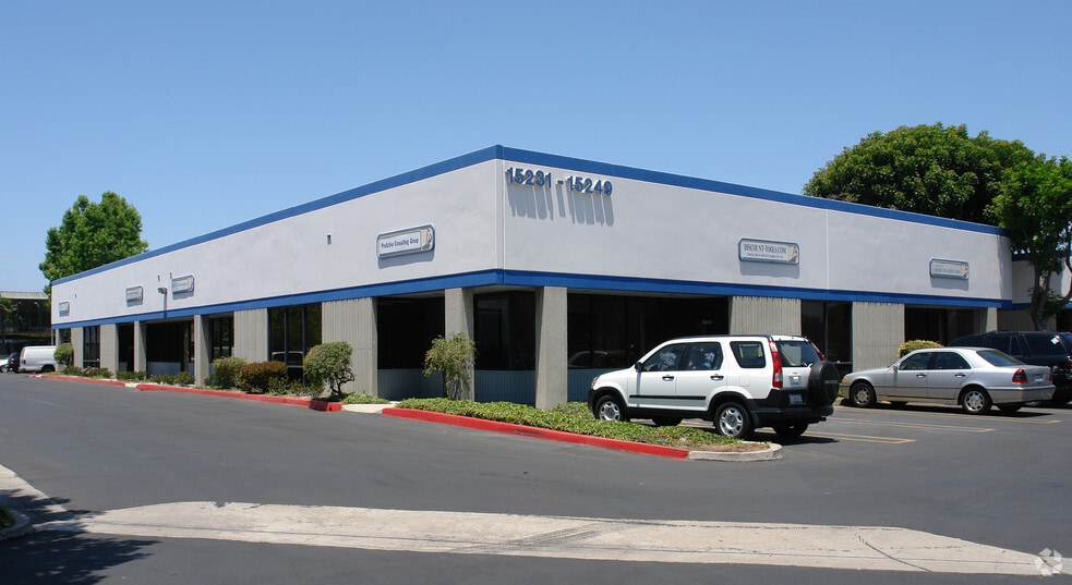 15231-15249 Springdale St, Huntington Beach, CA for lease - Primary Photo - Image 1 of 4