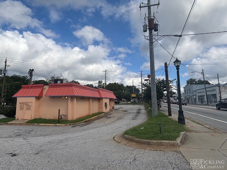 1665 SE Jonesboro Rd, Atlanta, GA for sale - Building Photo - Image 2 of 8