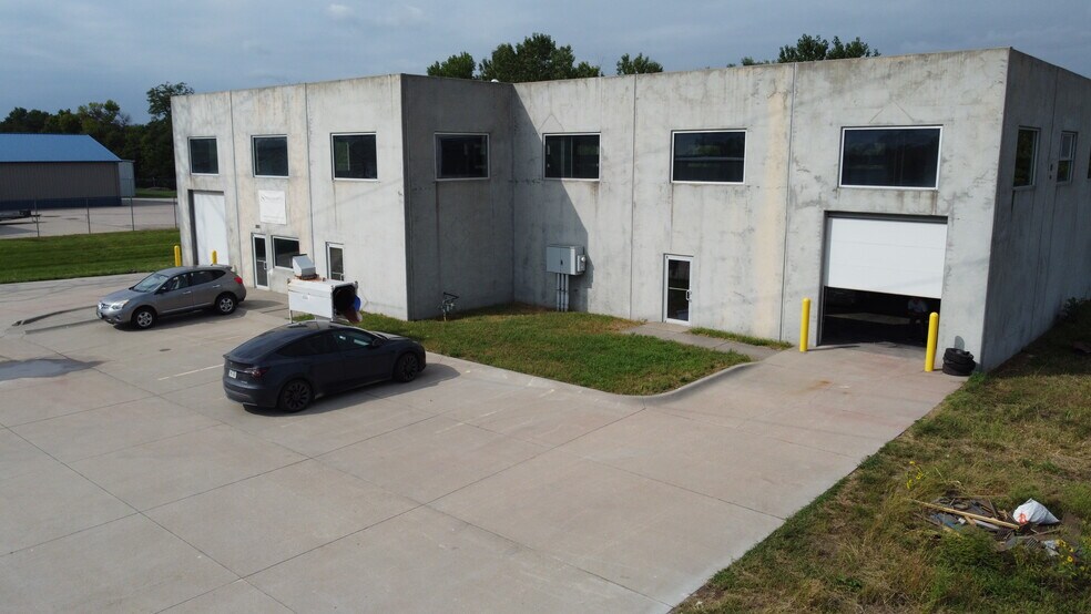 3801 S 6th St, Lincoln, NE à vendre - Photo du bâtiment - Image 3 de 15