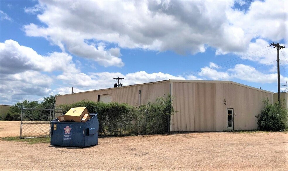 815 Warehouse Rd, San Angelo, TX à vendre - Photo du bâtiment - Image 2 de 11