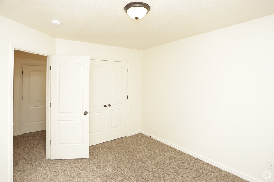 930 S 550 E, Clearfield, UT à vendre - Photo intérieure - Image 2 de 44
