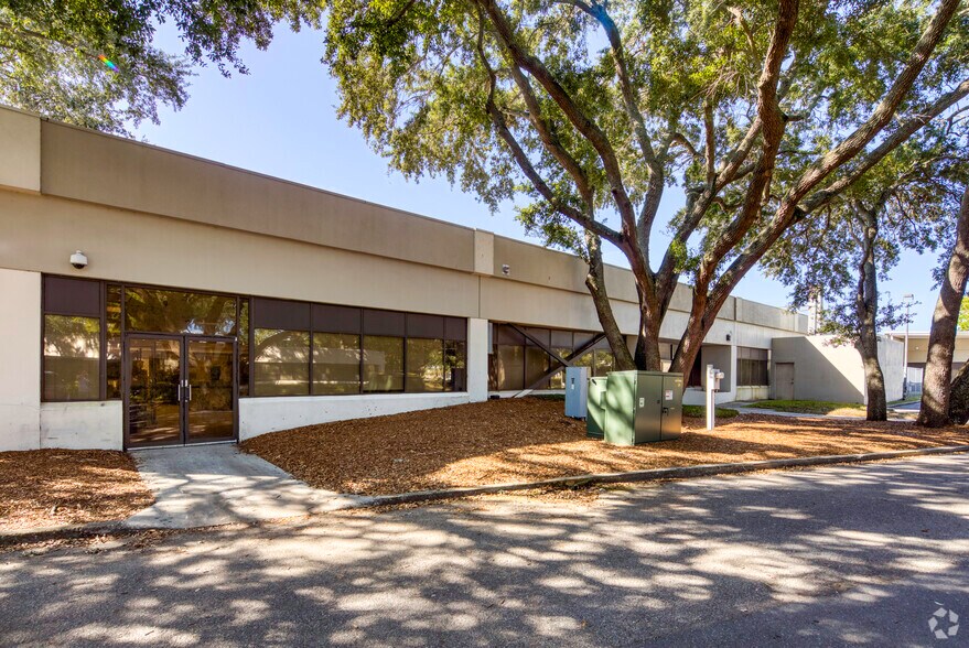 5710 Hoover Blvd, Tampa, FL à vendre - Photo du bâtiment - Image 3 de 6