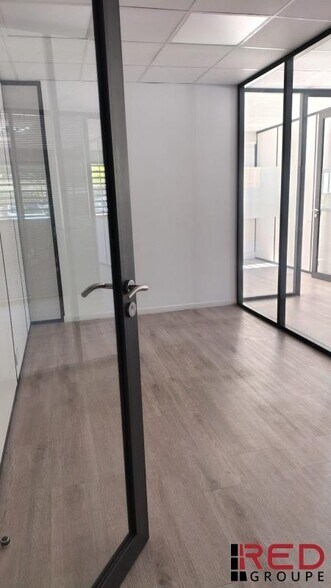 Office in Venelles for lease - Building Photo - Image 3 of 11
