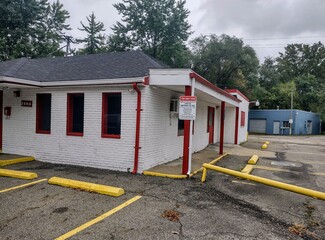 Plus de détails pour 1494 W Waterloo Rd, Barberton, OH - Vente au détail à vendre