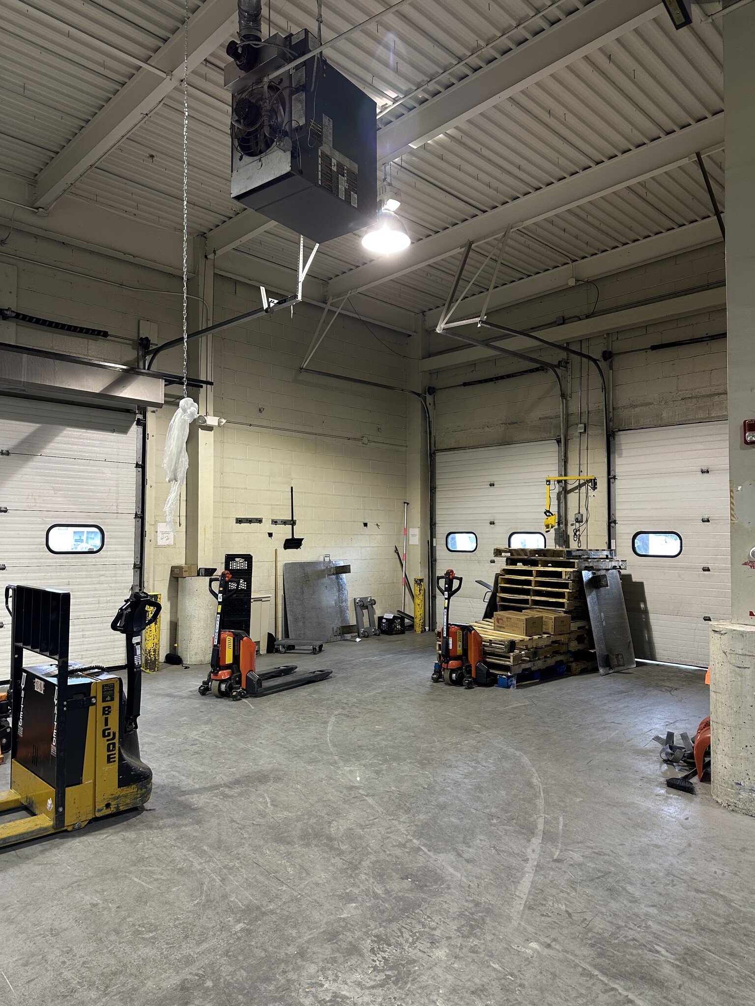 270 Murphy Rd, Hartford, CT for lease Interior Photo- Image 1 of 9