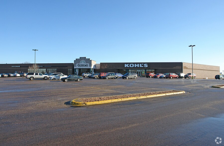 1643-1655 W County Road B2, Roseville, MN à louer - Photo du bâtiment - Image 2 de 2