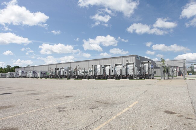 Plus de détails pour 3378 3 Mile Rd NW, Grand Rapids, MI - Industriel à louer