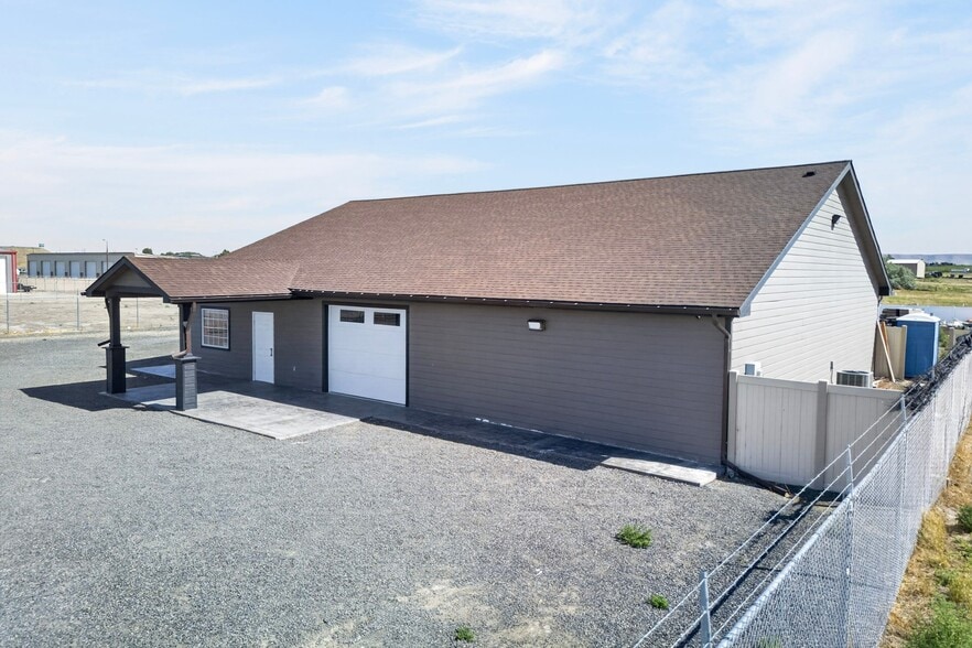 506 E Stover Rd, Grandview, WA à vendre - Photo du bâtiment - Image 2 de 25