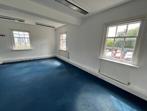 Salisbury Rd, Calmore for lease Interior Photo- Image 2 of 3