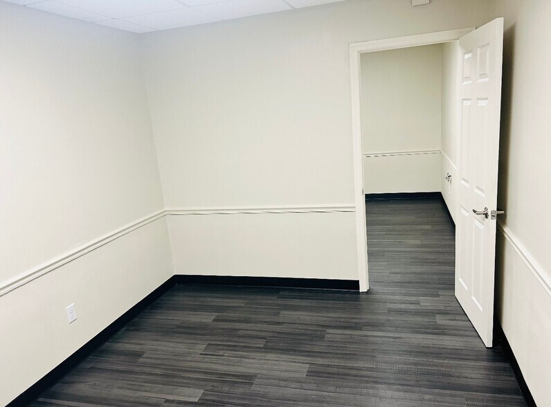 1544 Seminola Blvd, Casselberry, FL à louer - Photo intérieure - Image 2 de 3