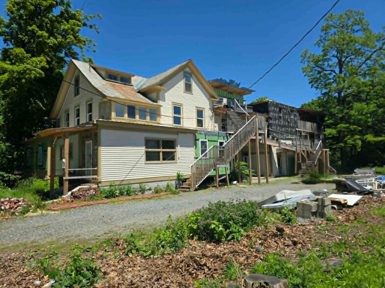 33 Oak St, Brattleboro, VT à vendre - Photo du bâtiment - Image 2 de 18