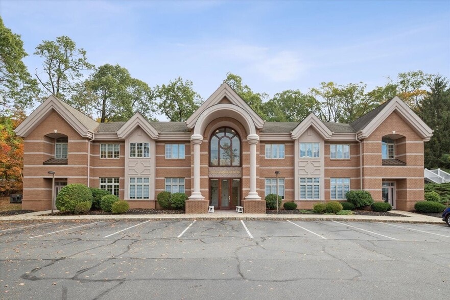 258 King George Rd, Warren, NJ à vendre - Photo du bâtiment - Image 1 de 23