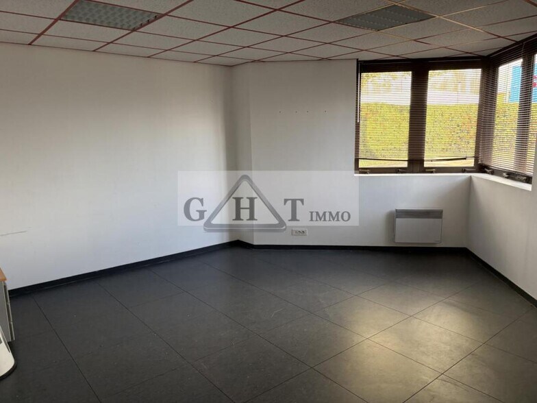 Office in BOISSY-L'AILLERIE for sale - Interior Photo - Image 3 of 13
