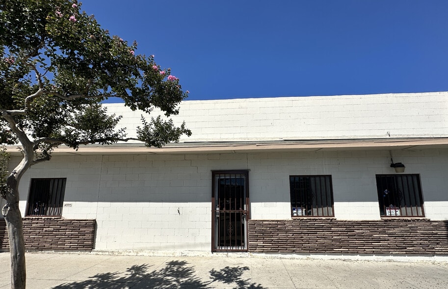 2100 Floyd St, Burbank, CA for lease - Primary Photo - Image 1 of 8