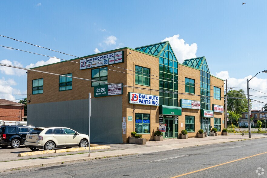 2120 Eglinton Ave W, Toronto, ON à louer - Photo du bâtiment - Image 3 de 54