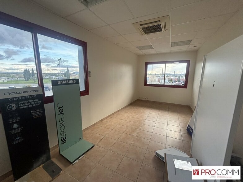 Office in Cavaillon for lease - Interior Photo - Image 3 of 6