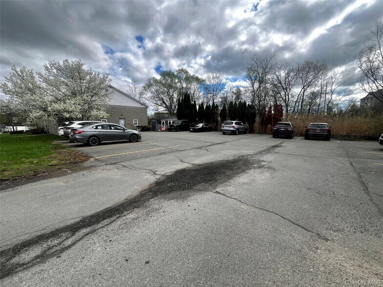 31-59 Peach Place, Middletown, NY à vendre - Photo du bâtiment - Image 2 de 13