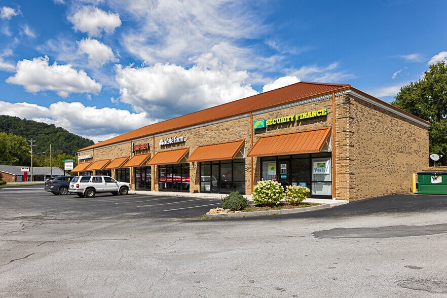 1027 N Main St, Erwin, TN à louer - Photo du bâtiment - Image 2 de 2