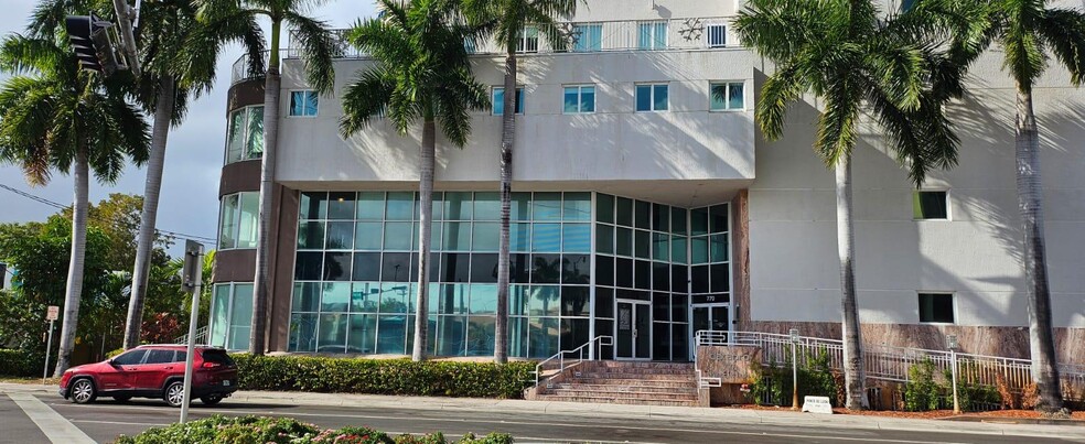 770 Ponce de Leon Blvd, Coral Gables, FL for lease - Building Photo - Image 1 of 79