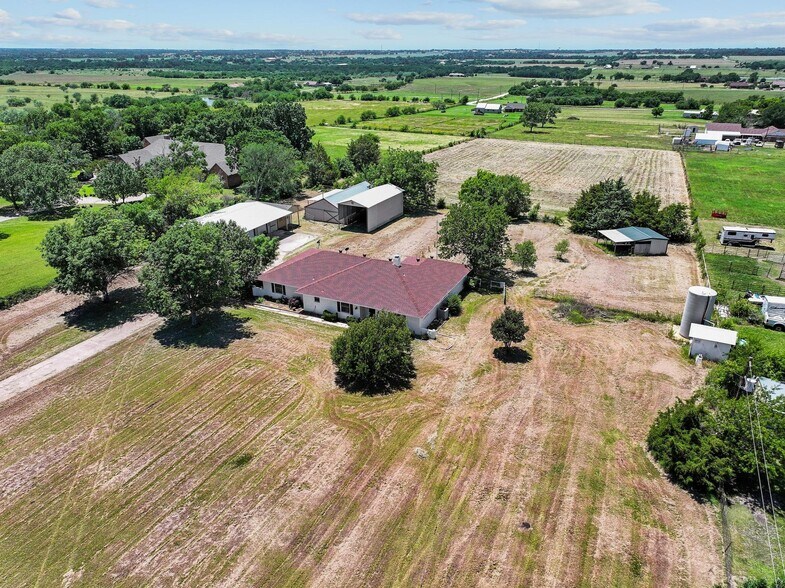 12869 FM 1385, Pilot Point, TX à louer - Photo du bâtiment - Image 2 de 35