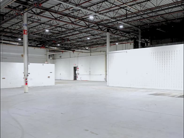 15203 S Commerce Dr, Dearborn, MI for lease - Building Photo - Image 2 of 31