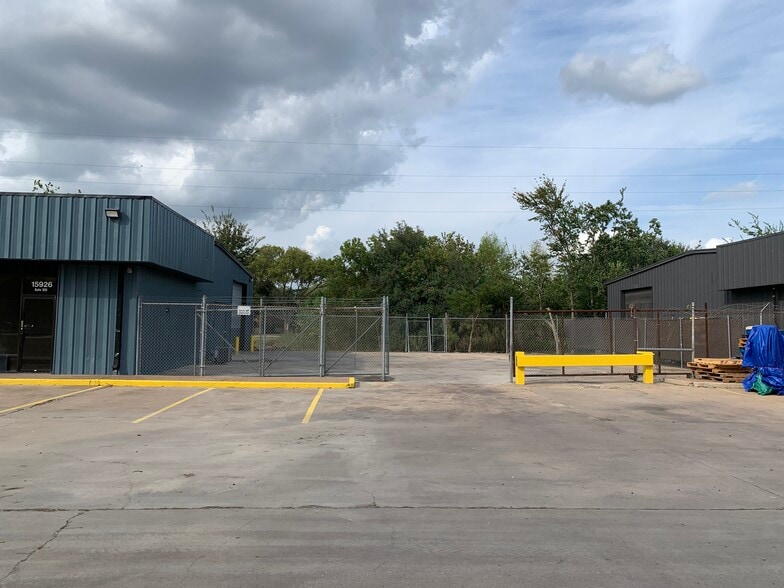 15926 Cypress North Houston Rd, Cypress, TX for lease - Building Photo - Image 3 of 15