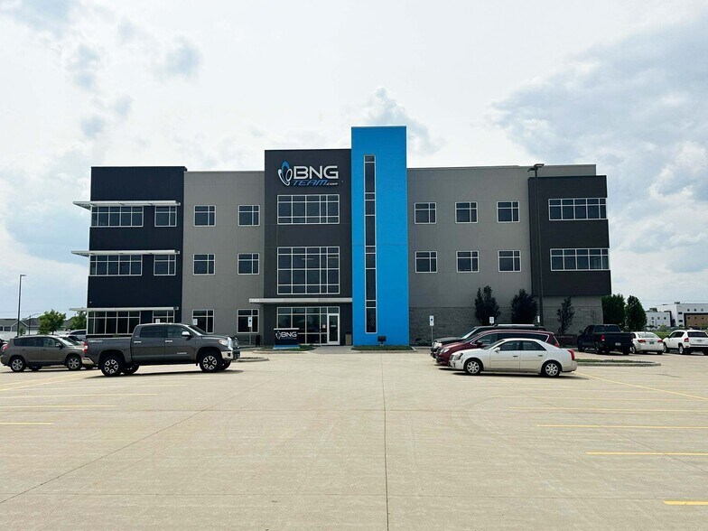 3285 47th St S, Fargo, ND à vendre - Photo du bâtiment - Image 1 de 22