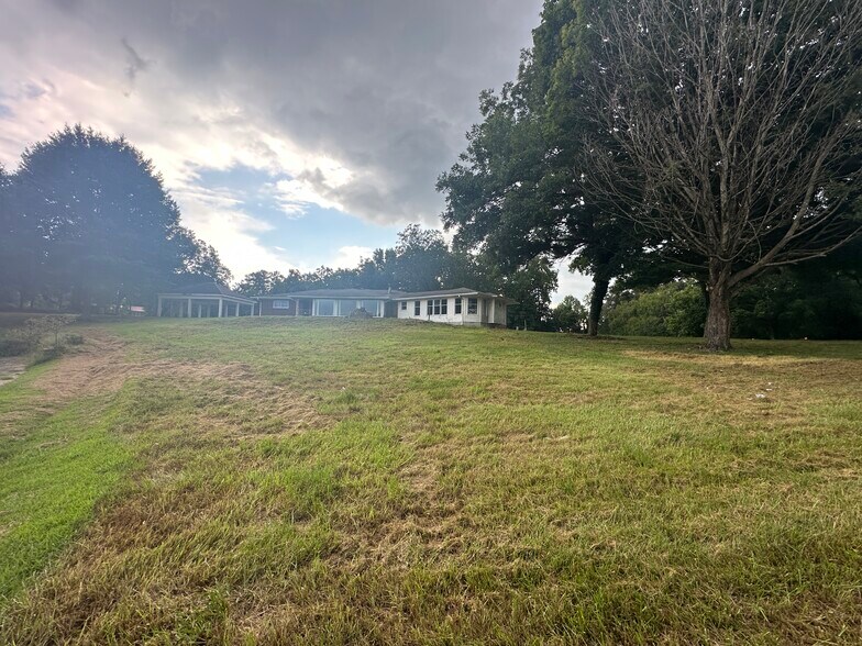 2511 Dana Dr, Gainesville, GA à vendre - Photo du bâtiment - Image 3 de 16