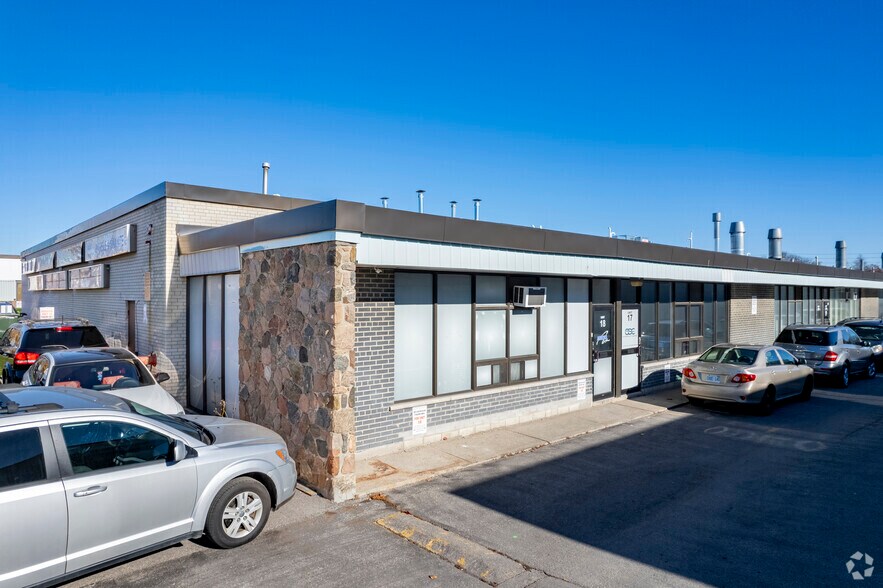 1680 Midland Ave, Toronto, ON à vendre - Photo du bâtiment - Image 3 de 4