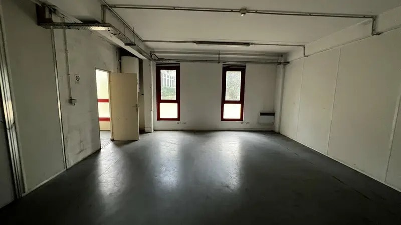Flex in Éragny for lease - Interior Photo - Image 3 of 9