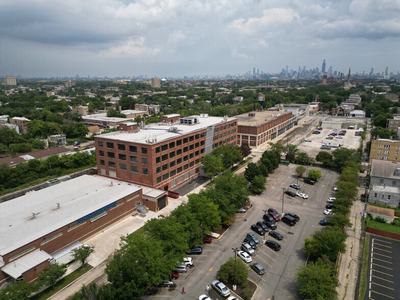 4100 W Fillmore St, Chicago, IL à louer - Photo du bâtiment - Image 2 de 11
