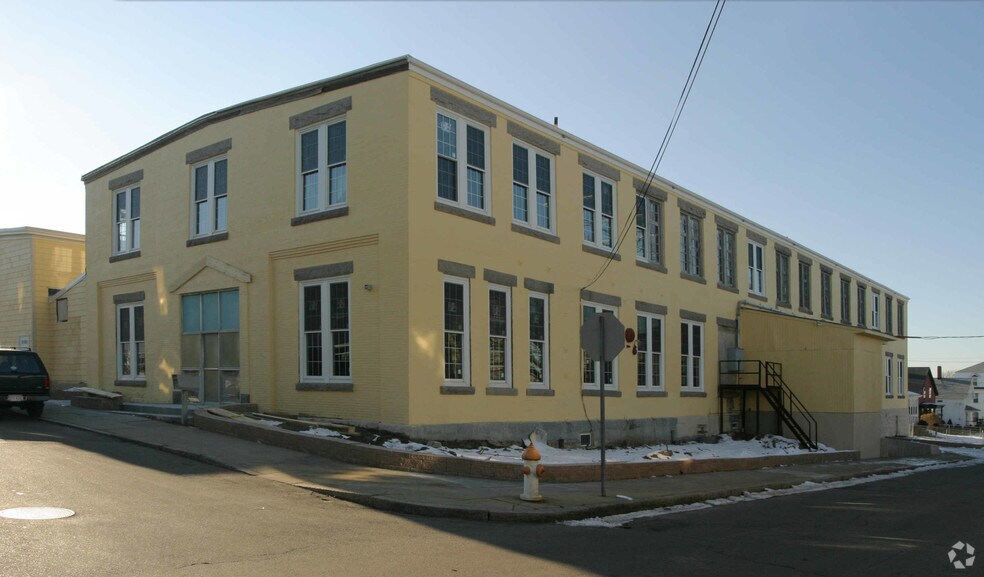 145 Globe St, Fall River, MA à louer - Photo du bâtiment - Image 2 de 69