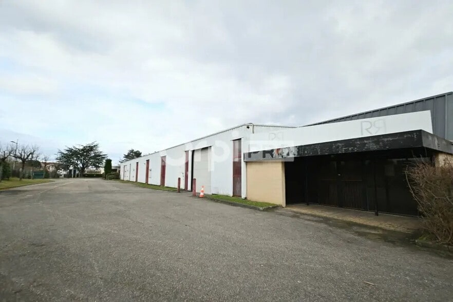 Office in Rillieux-la-Pape for lease - Building Photo - Image 1 of 3