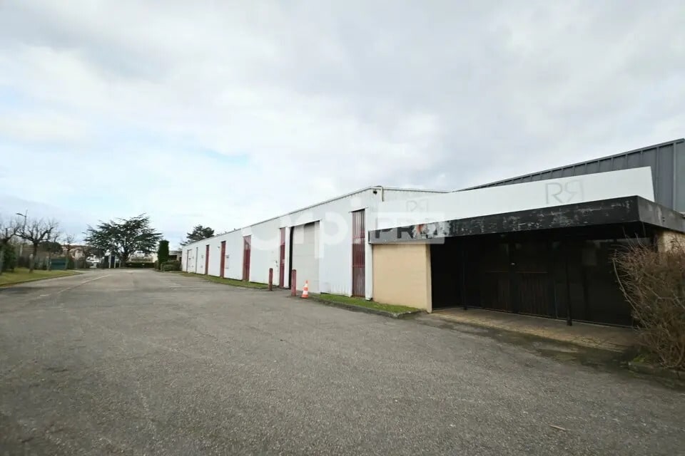 Office in Rillieux-la-Pape for lease Building Photo- Image 1 of 4