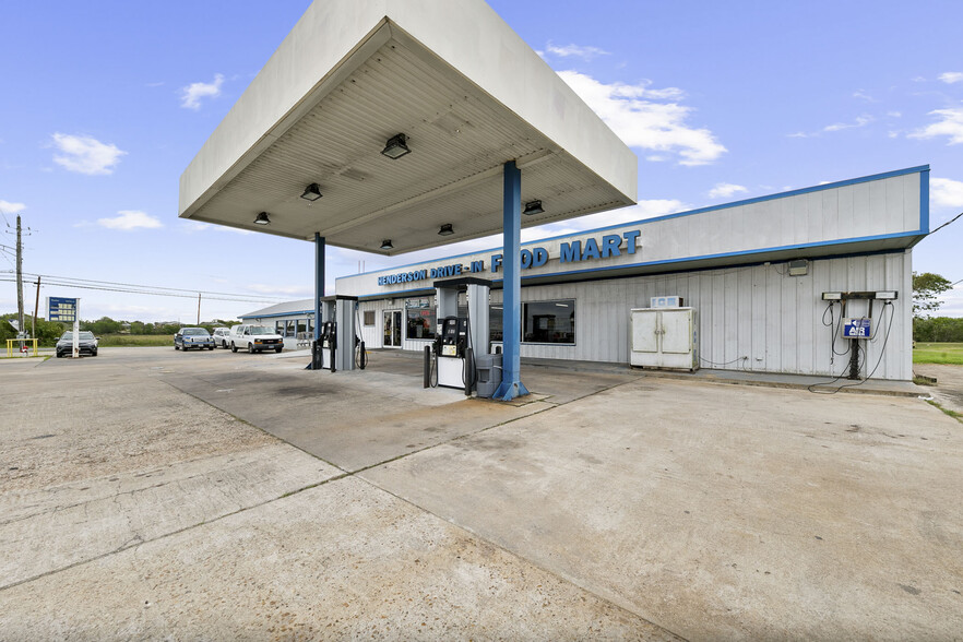 103 Henderson St, Palacios, TX for sale - Building Photo - Image 1 of 31