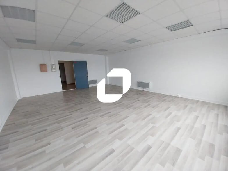 Bureau dans Neuilly-Plaisance à louer - Photo intérieure - Image 2 de 17